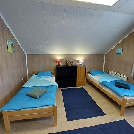 Hostel Suzzzy Novska Buitenkant foto