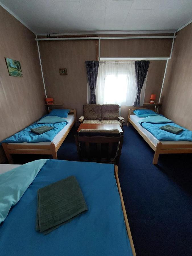 Hostel Suzzzy Novska Buitenkant foto