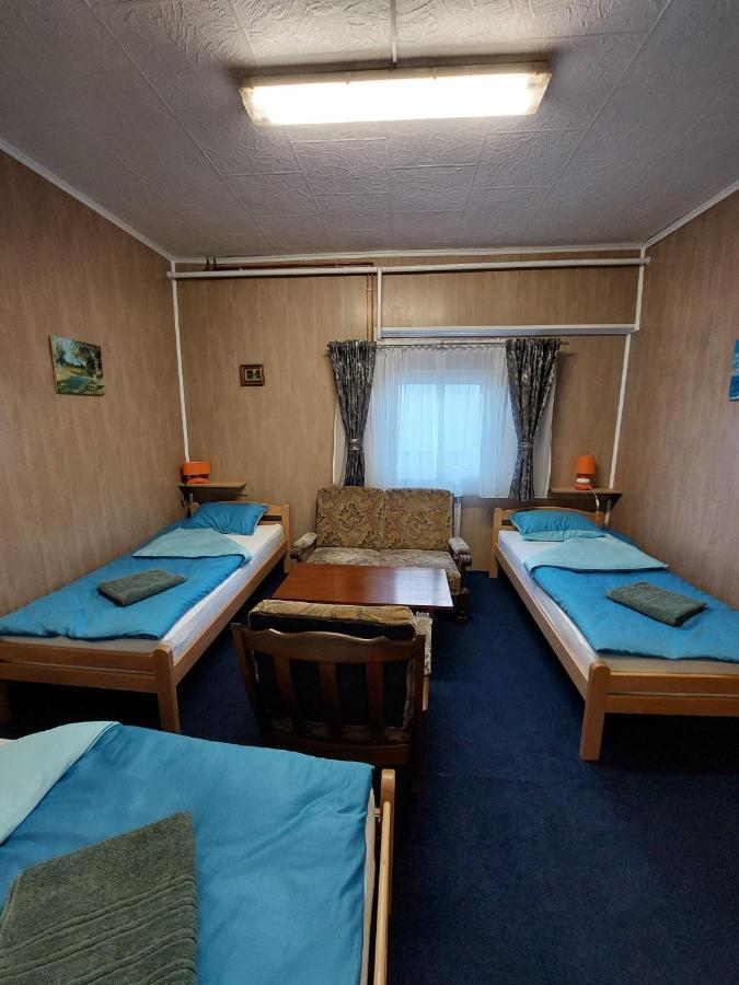 Hostel Suzzzy Novska Buitenkant foto