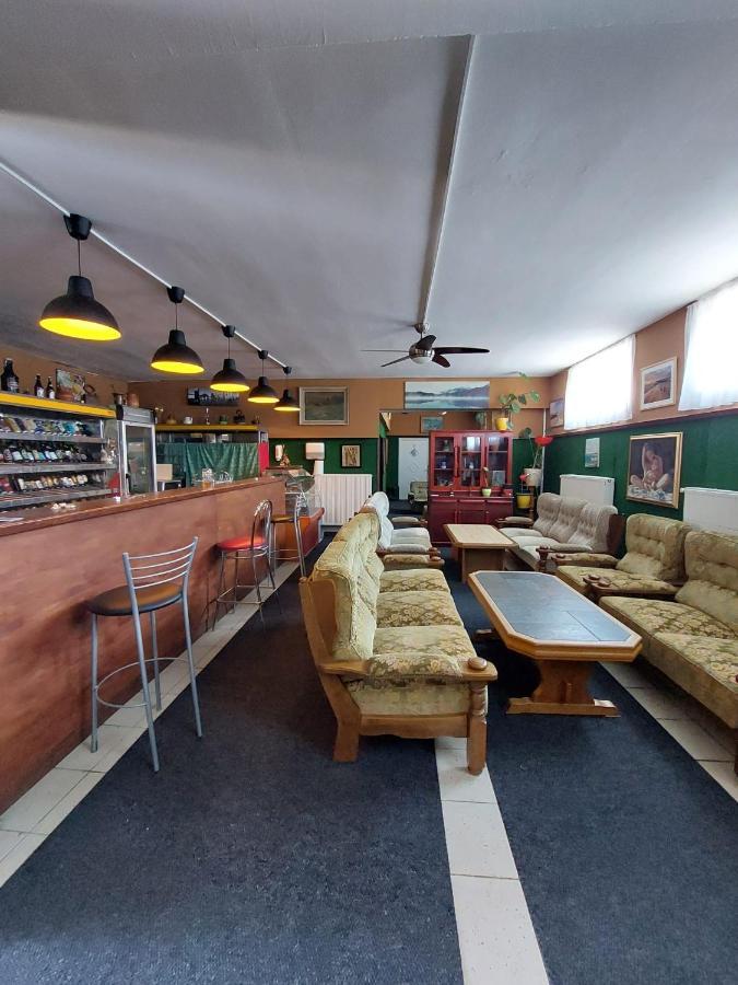 Hostel Suzzzy Novska Buitenkant foto