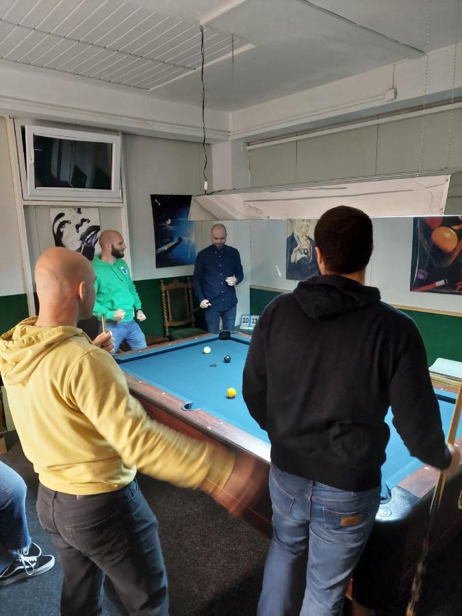 Hostel Suzzzy Novska Buitenkant foto