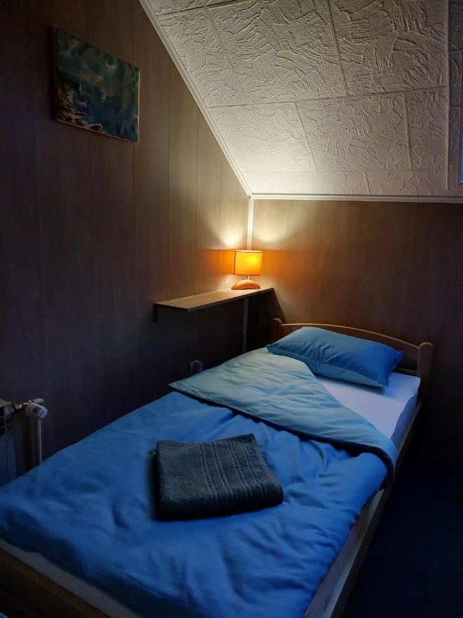 Hostel Suzzzy Novska Buitenkant foto