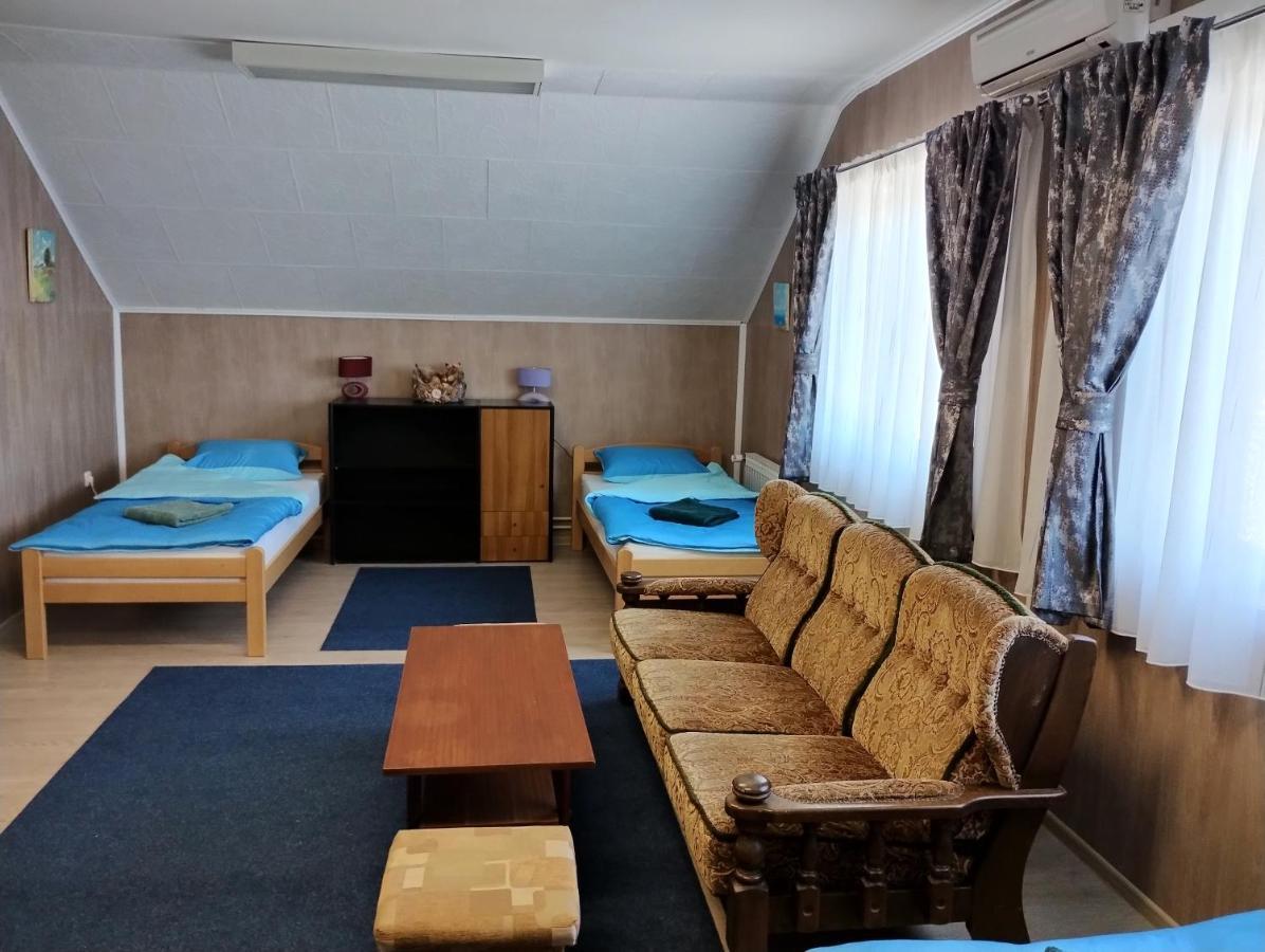 Hostel Suzzzy Novska Buitenkant foto
