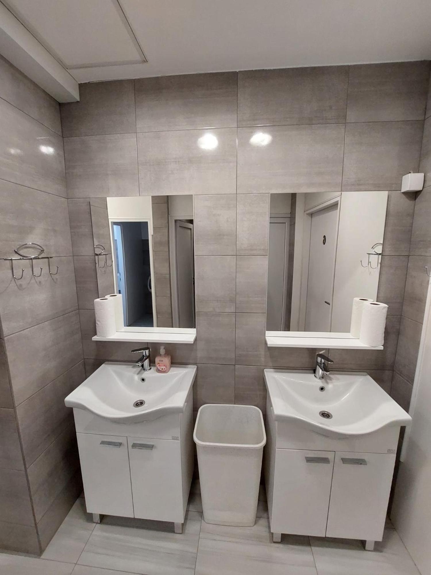 Hostel Suzzzy Novska Buitenkant foto