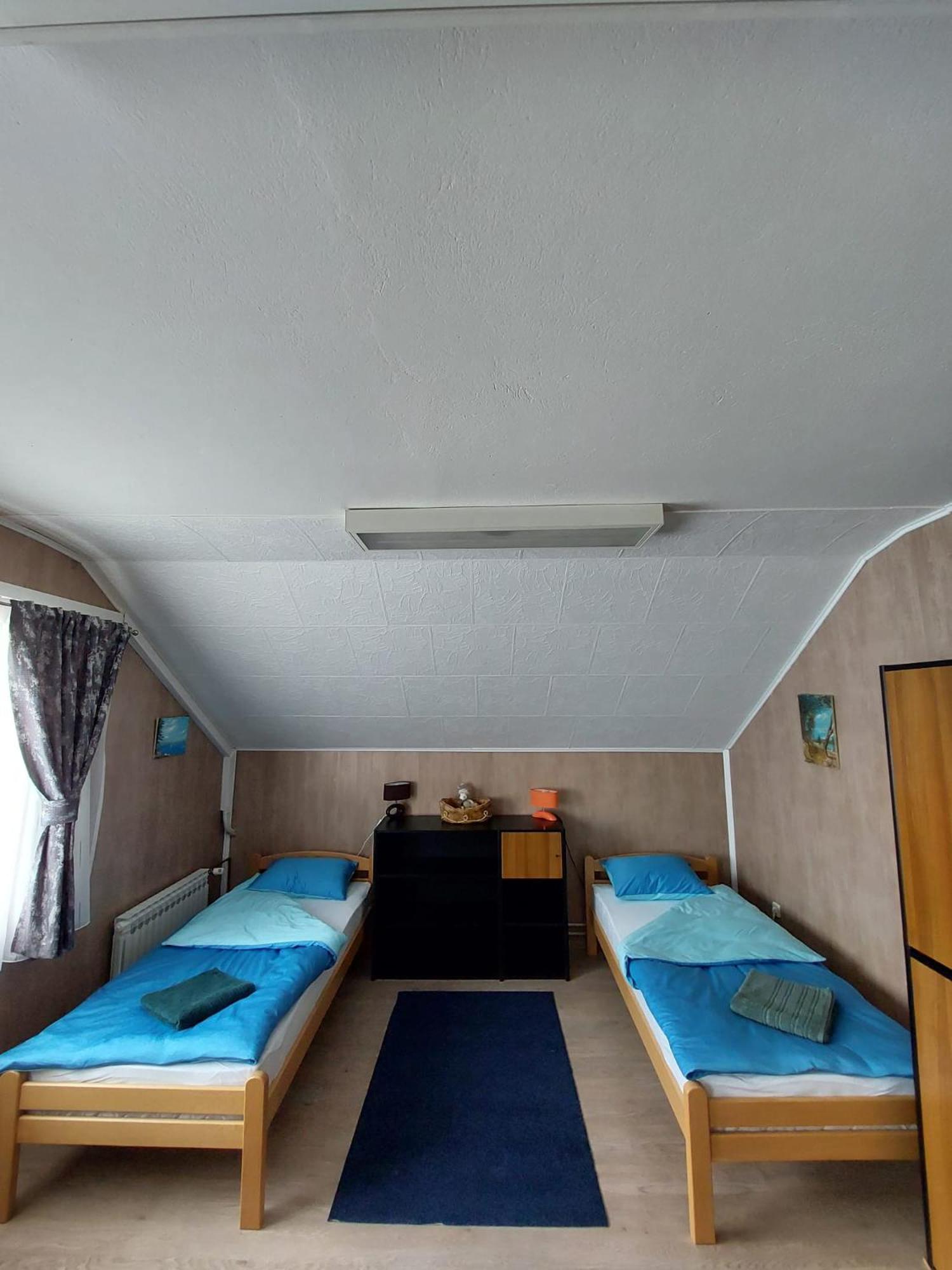 Hostel Suzzzy Novska Buitenkant foto