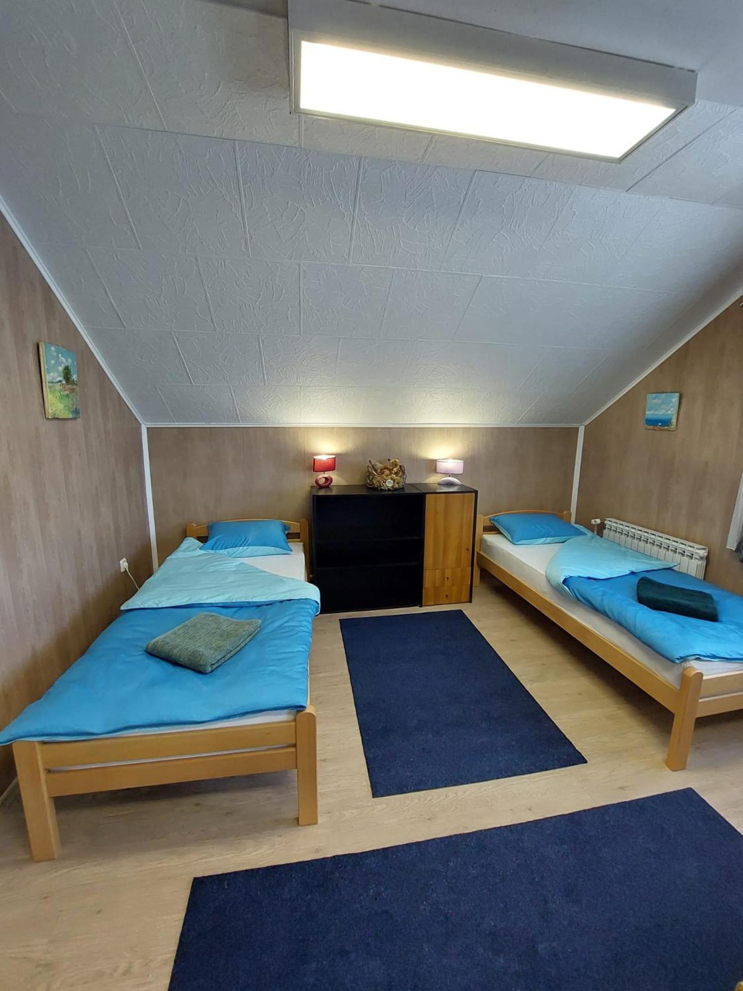 Hostel Suzzzy Novska Buitenkant foto