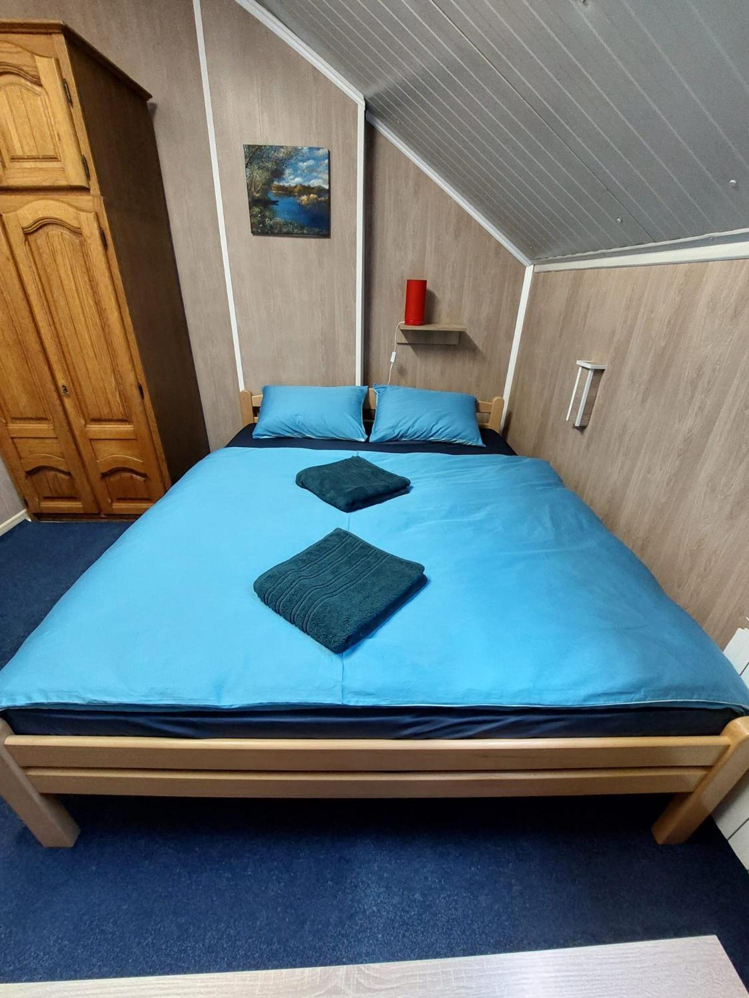 Hostel Suzzzy Novska Buitenkant foto